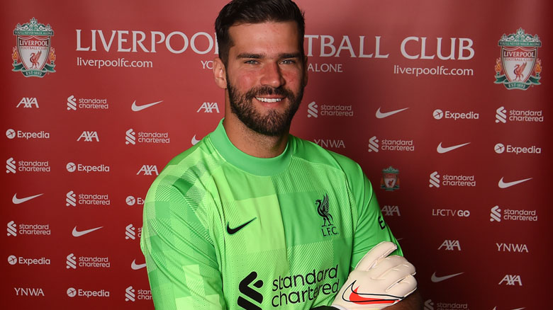 Alisson Ungkap Alasan Teken Kontrak Baru
