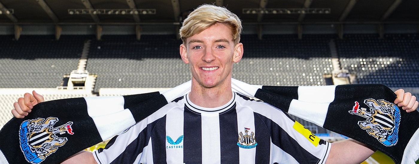 Newcastle United Resmi Dapatkan Anthony Gordon dari Everton