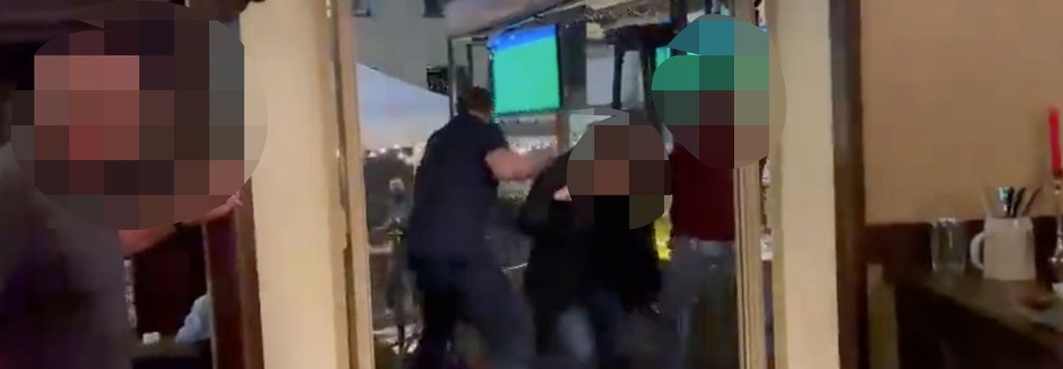 Pendukung West Ham Diserang Oleh Ultras Eintracht, Satu Terluka