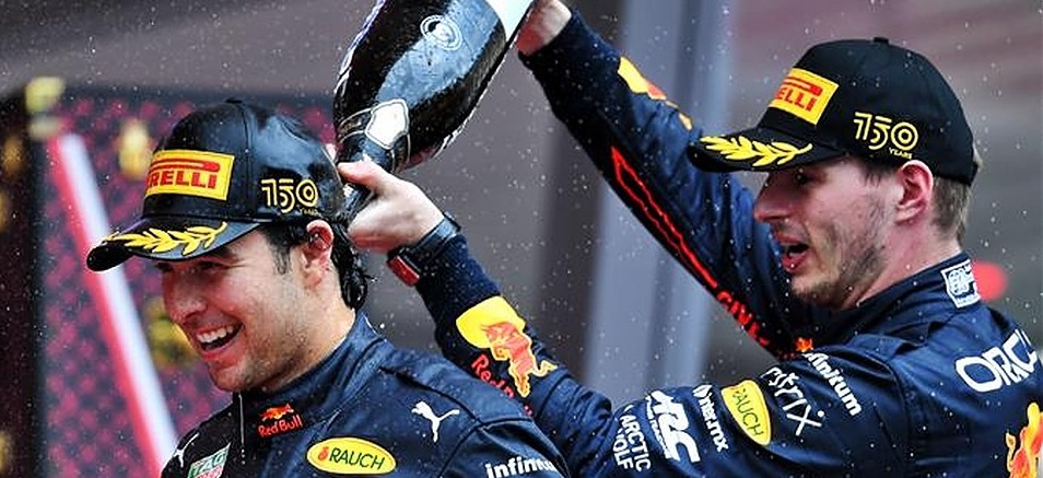 Max Verstappen Tidak Masalah Bersaing Ketat Dengan Sergio Perez Untuk Gelar Juara Dunia
