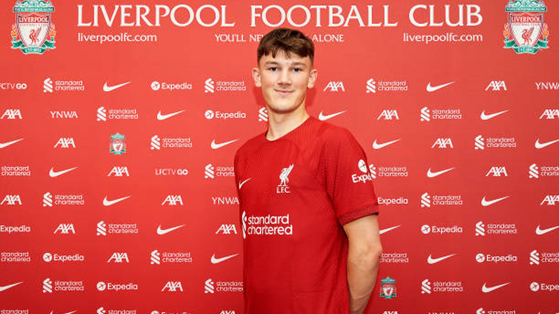 Liverpool Resmi Datangkan Bek Muda Calvin Ramsay dari Aberdeen - MSPORTSID