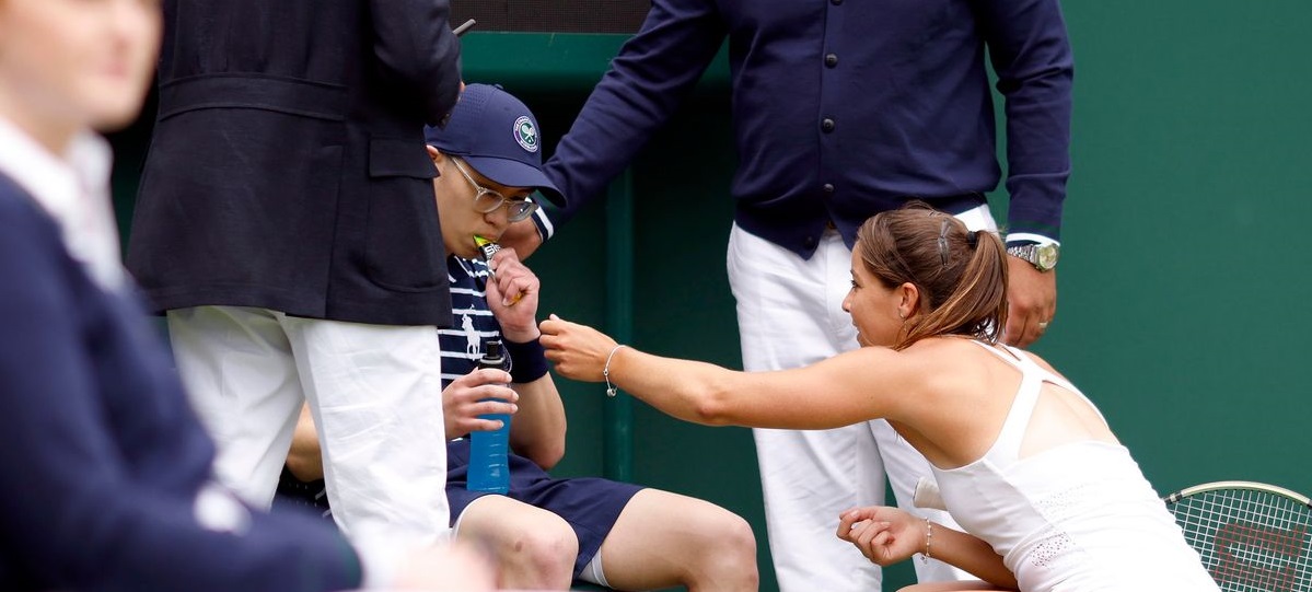 Wimbledon: Di Tengah Pertandingan, Jodie Burrage Bantu Ball Boy yang Kesakitan