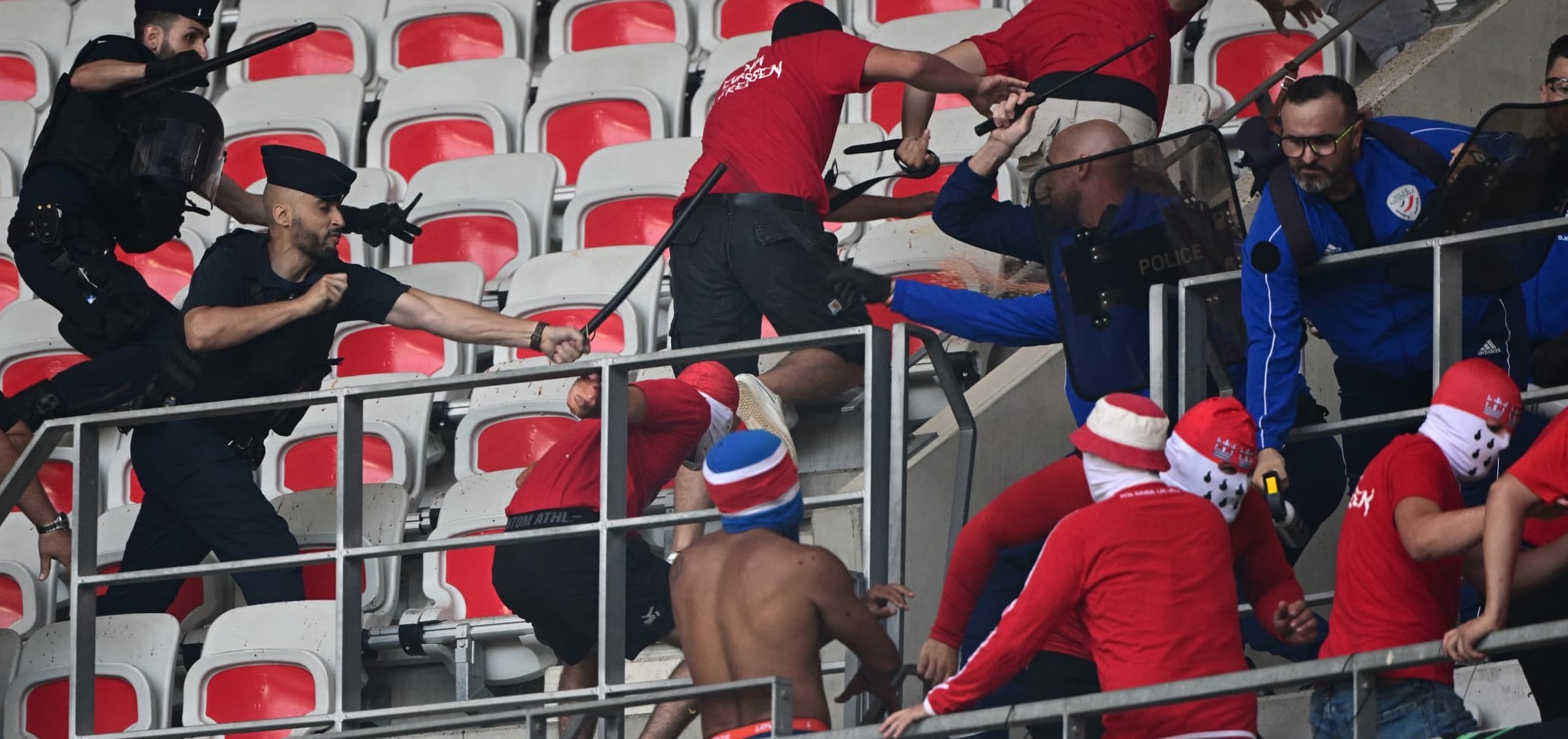 UEFA Mulai Tindak Insiden Kerusuhan di Laga Nice Lawan FC Koln