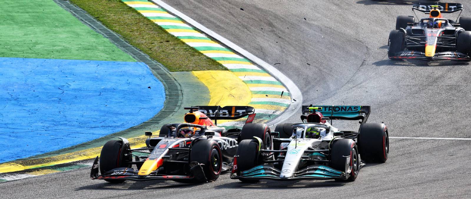 Lewis Hamilton Maklumi Dirinya Jadi Target Saat Balapan