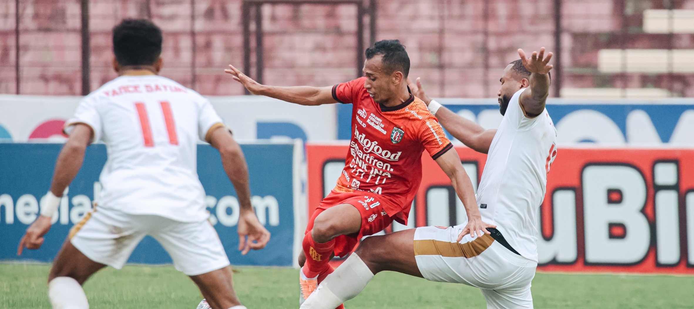 Seru dan Panas, Laga Akbar Bali United Kontra PSM Makassar Berakhir Imbang 2-2