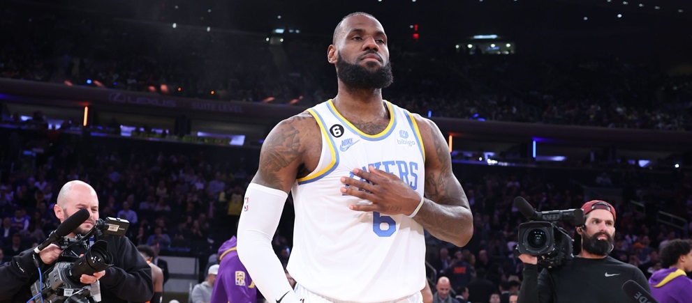Bawa LA Lakers Kalahkan New York Knicks, LeBron James Semakin Dekat Pecahkan Rekor Poin NBA