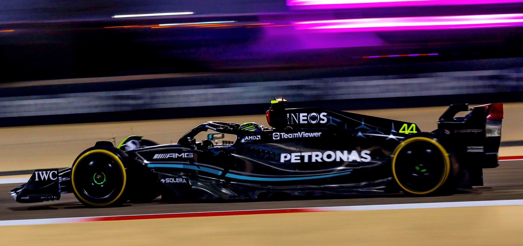 Meski Belum Sempurna, Lewis Hamilton Akui Mercedes Lebih Baik Musim Ini