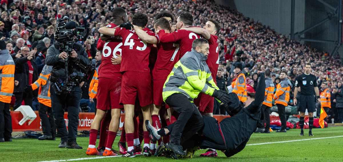 Nyaris Cederai Robertson, Liverpool Ancam Beri Hukuman Seumur Hidup Kepada Penyusup di Anfield