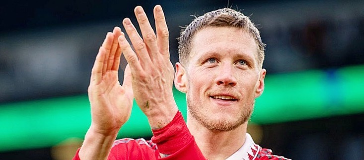Wout Weghorst Klarifikasi, Sentuh Lambang Anfield untuk Ganggu Vigil van Dijk