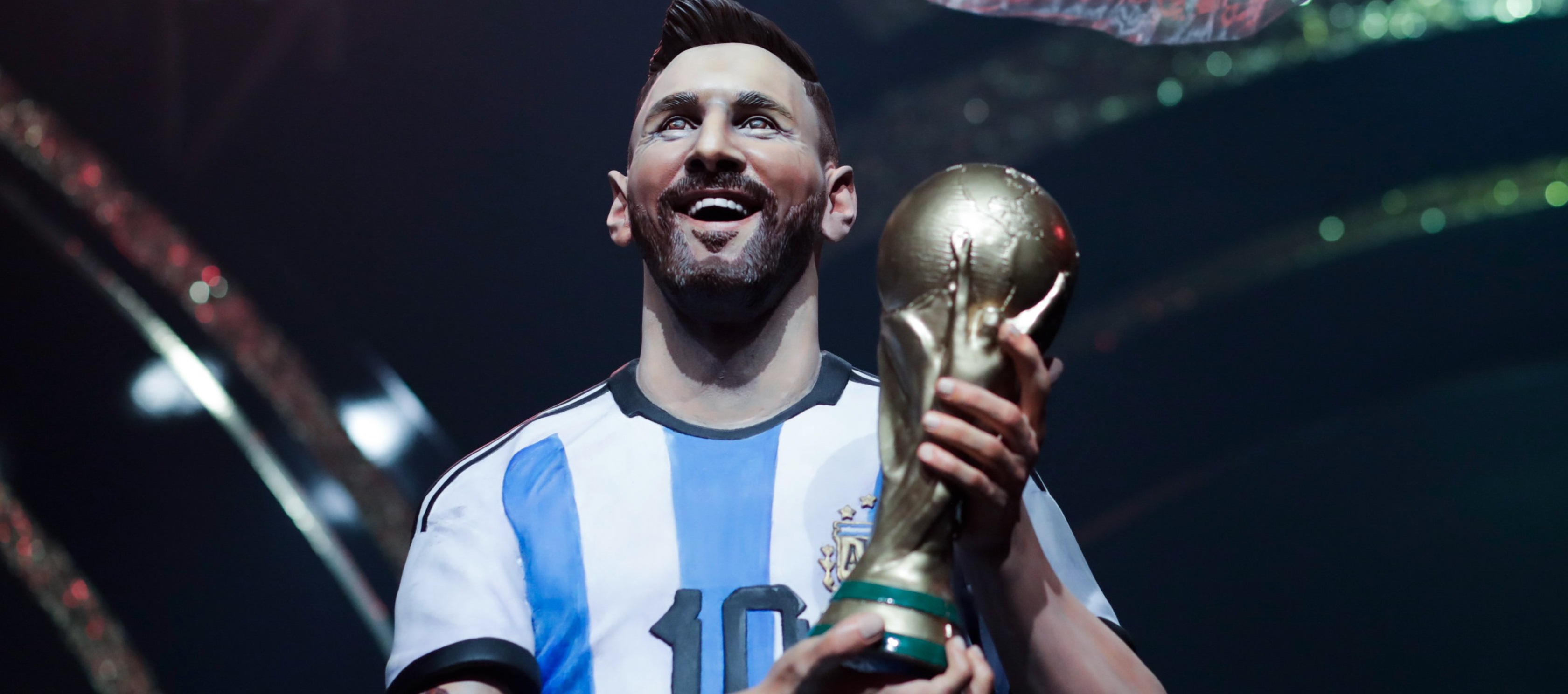CONMEBOL Sandingkan Patung Messi dengan Pele dan Maradona