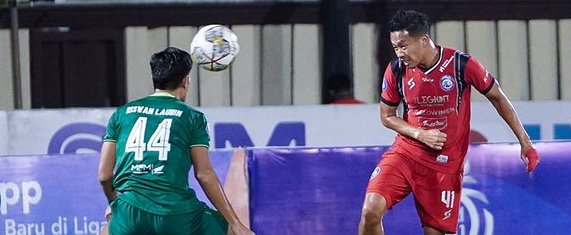 Persebaya 1-0 Arema FC: M. lqbal dan Ernando Jadi Pahlawan Bajul Ijo di Derbi Jatim