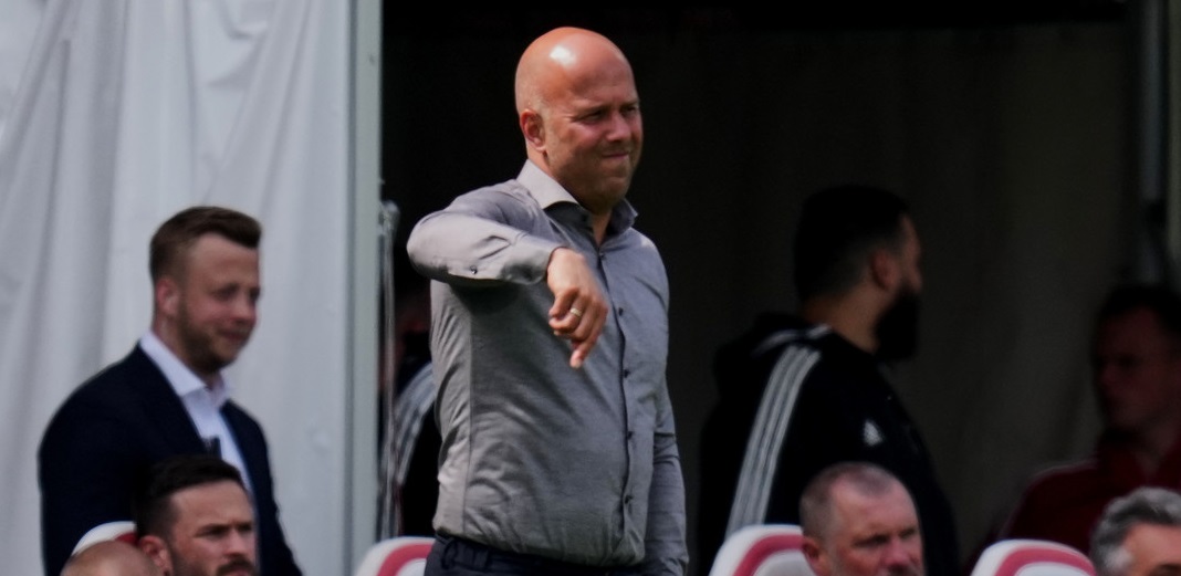 Arne Slot Pastikan Bertahan di Feyenoord