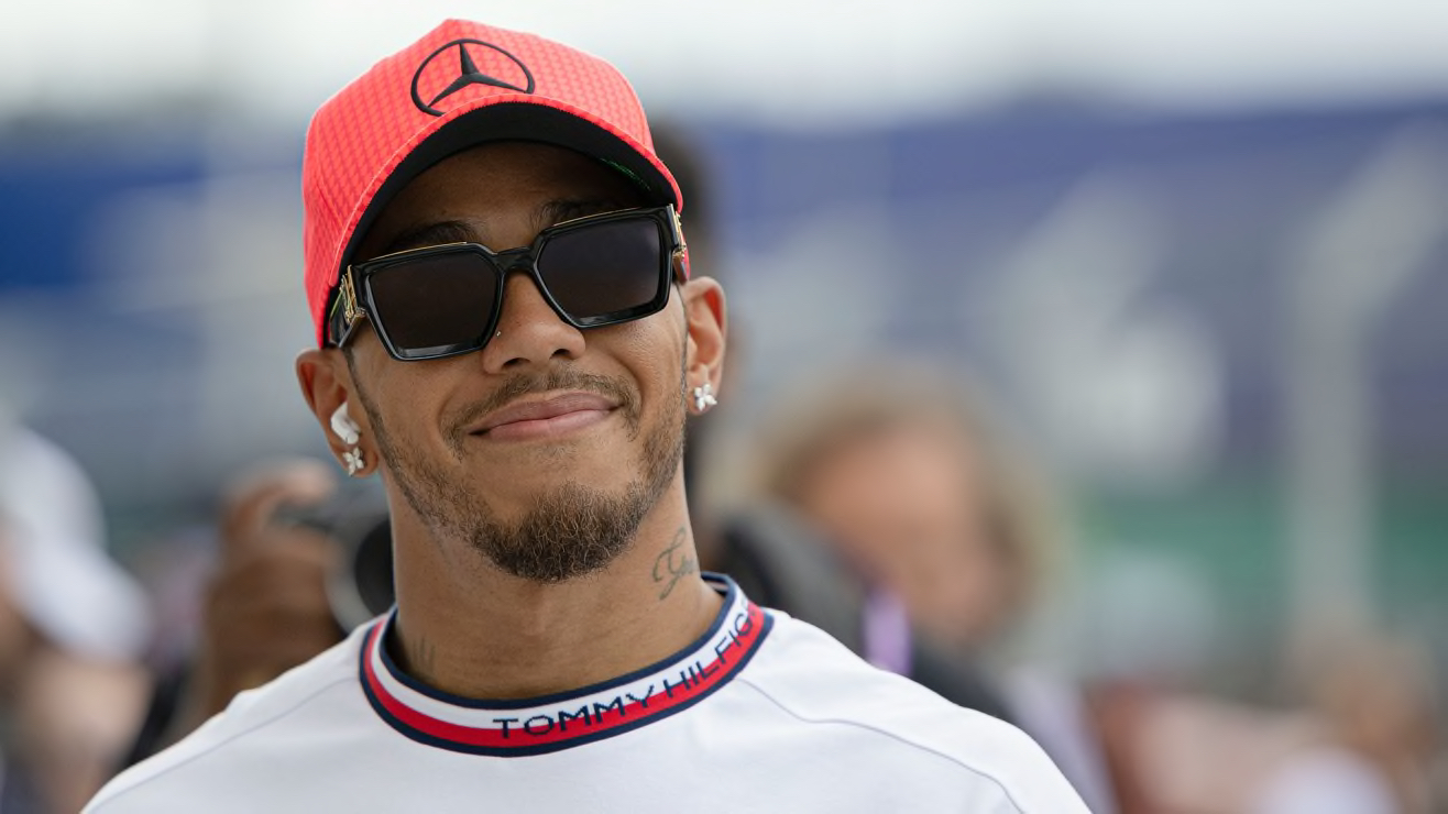 Bantah Rumor ke Ferrari, Lewis Hamilton Ungkap Situasi Kontrak Baru dengan Mercedes