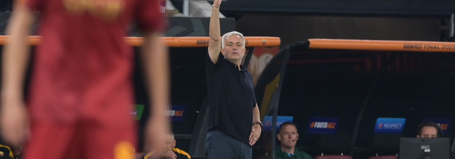 Jose Mourinho Dihukum UEFA Pasca Cekcok dengan Anthony Taylor